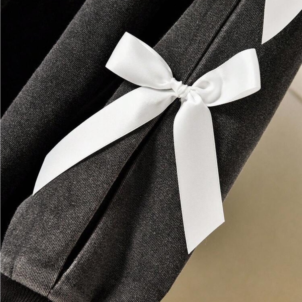Adorable Bow Shirt 🎀 🤍 - Picture 2 of 7